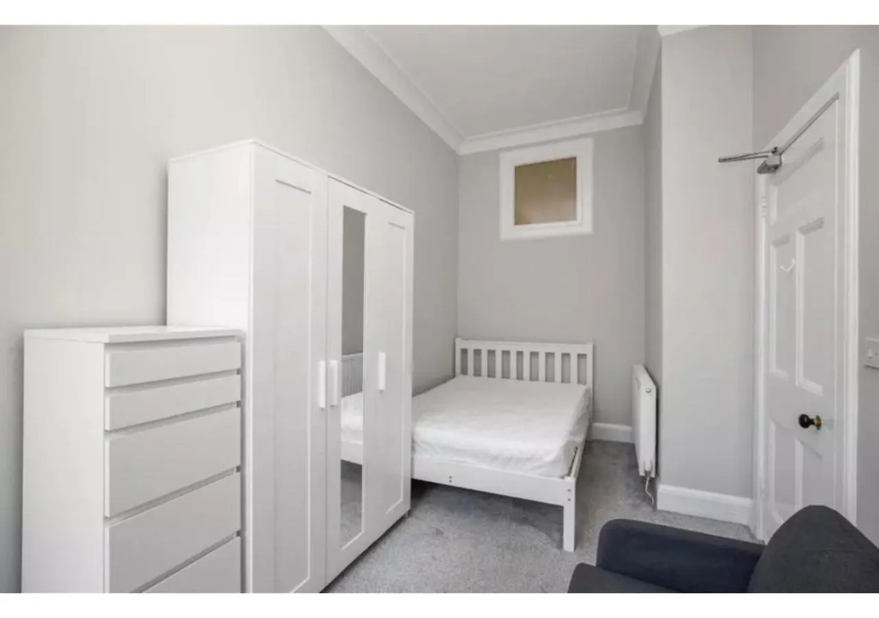 Spacious 3-Bedroom Flat In Charming Bruntsfield 爱丁堡